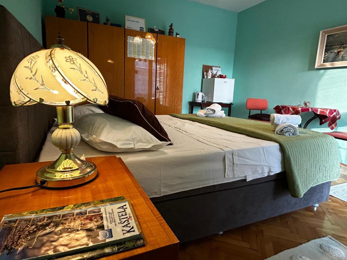Soba Za Odmor Nika Hotel Kastela Luaran gambar