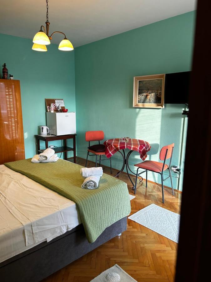 Soba Za Odmor Nika Hotel Kastela Luaran gambar