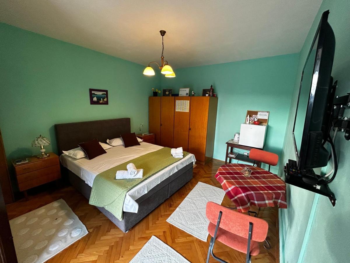 Soba Za Odmor Nika Hotel Kastela Luaran gambar